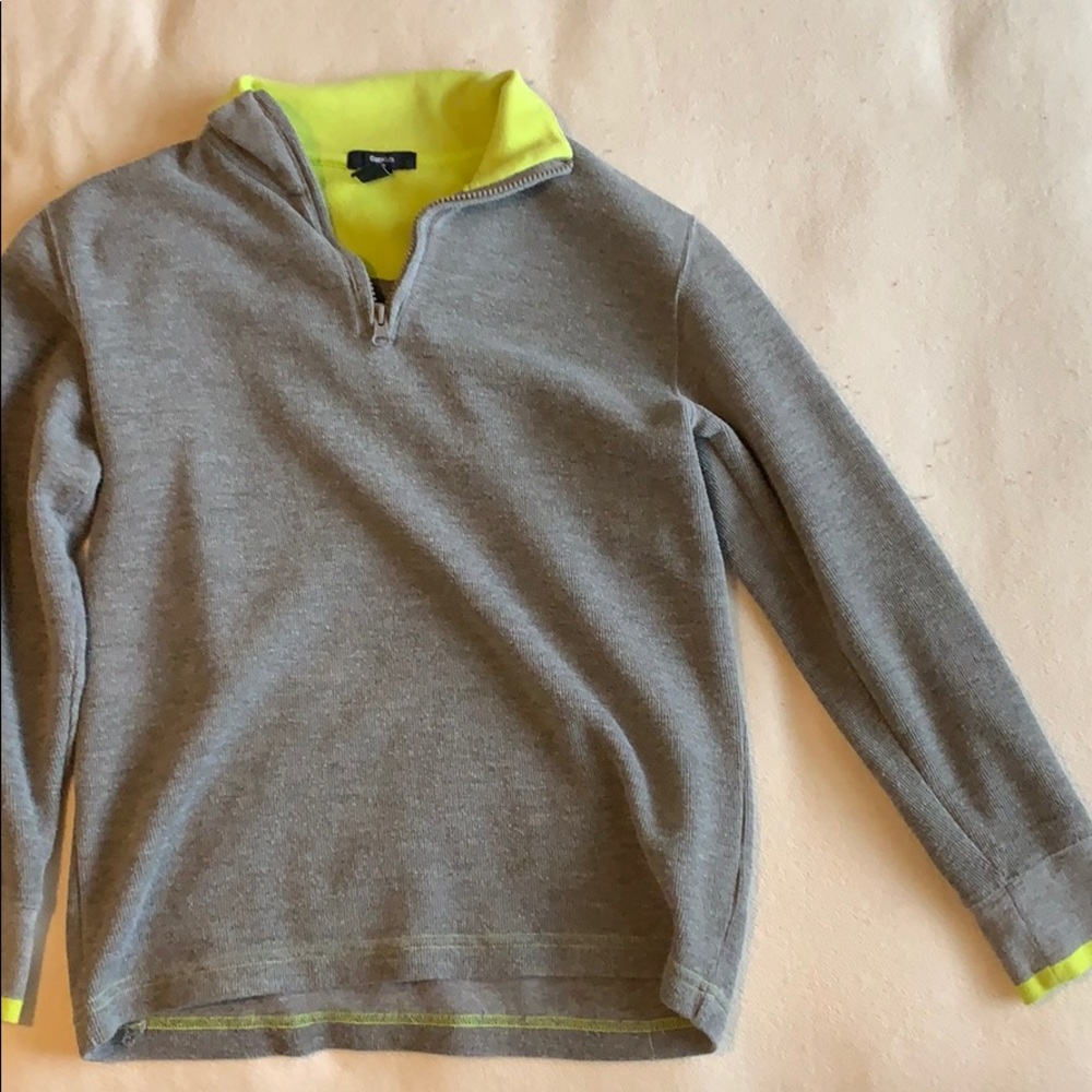 Gap kids grey  zip up sweater ( good condition)
